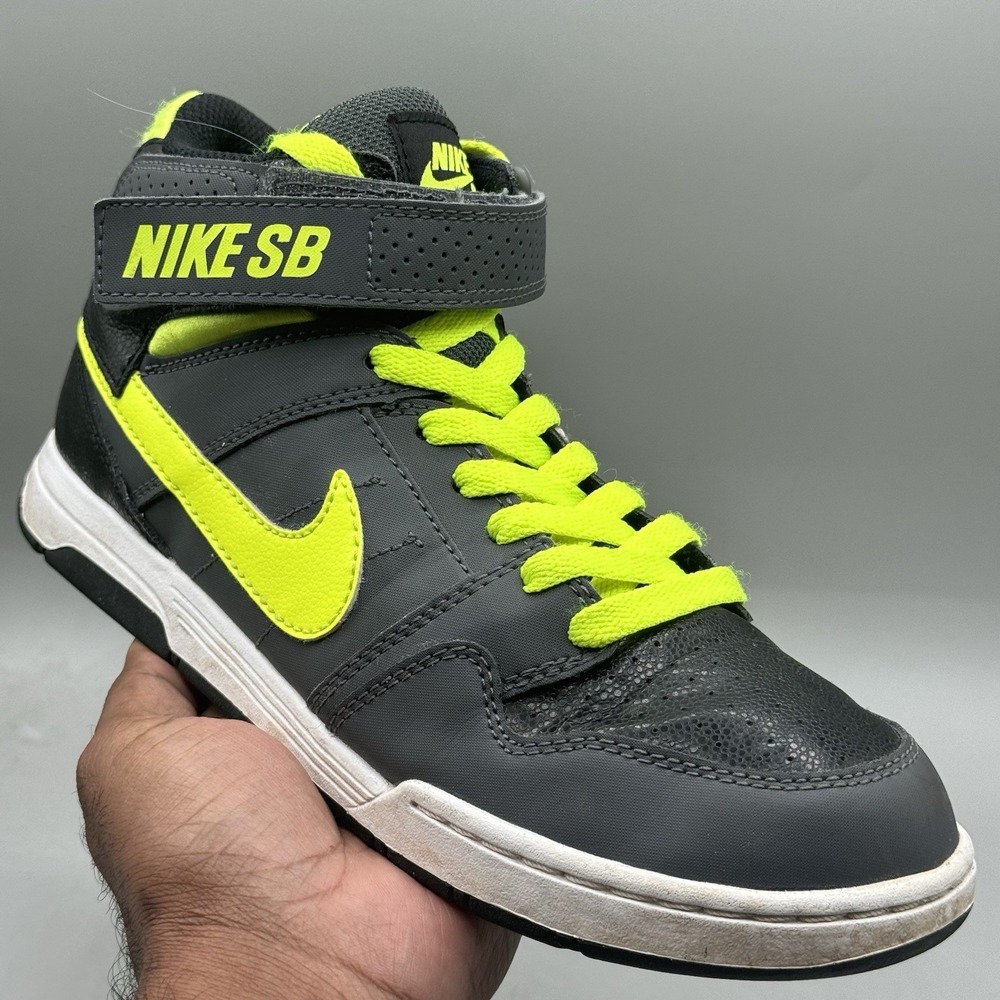 Nike SB Youth Size 5.5Y Skateboard Shoes  Gray Volt 645025-007